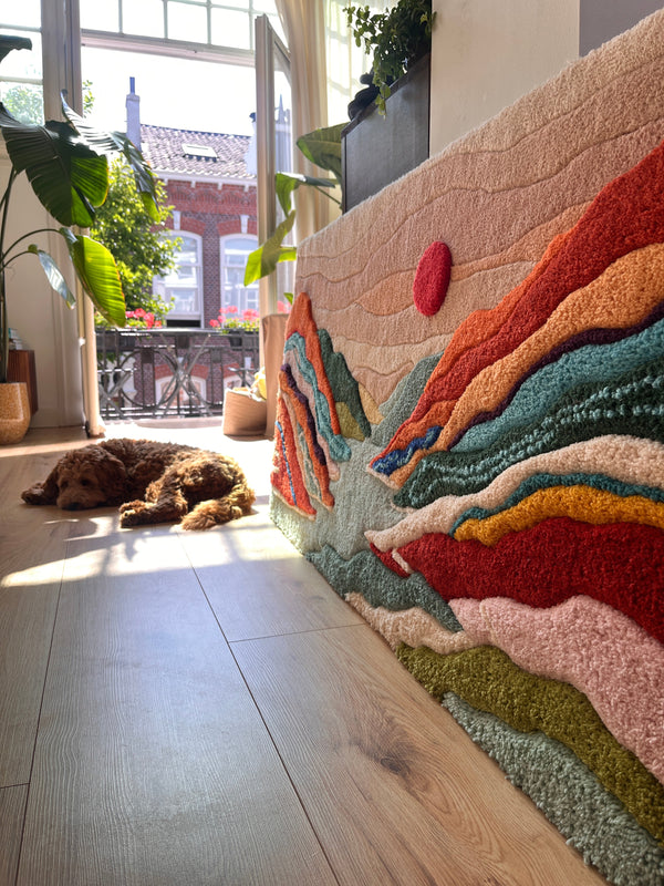 Akoestisch wandkleed: waarom textielkunst je ruimte ook stiller maakt