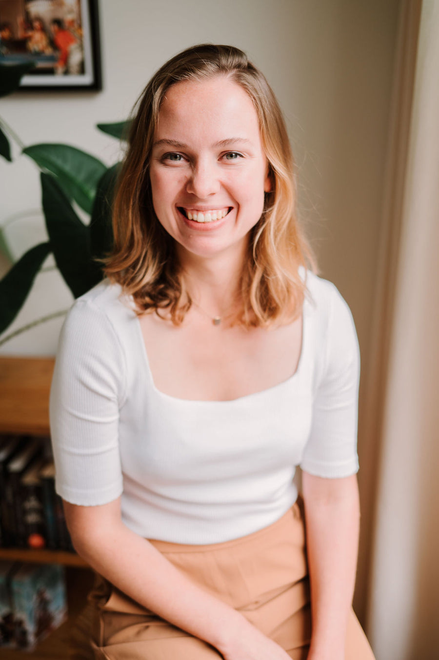Portrait of Martine Schulten, founder of Filo Arts, smiling in a light interior